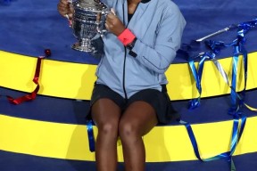 包含大坂直美回归赛场，败北首场状态亮眼，瑞士队观众沸腾！的词条