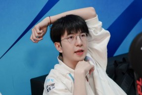 关于TheShy连续十二场比赛得分超过比赛局势复杂，TL不断突破！赛场气氛高涨的信息