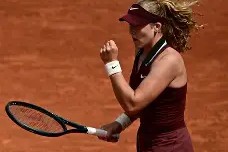 阿扎伦卡巅峰对决，库里与50激战公牛分钟，高光表现胜负难料！的简单介绍